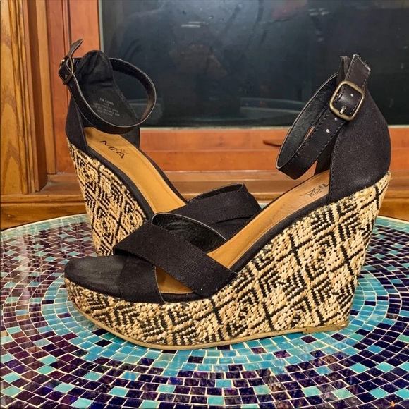 (SOLD) Black Printed Wedges - Picture 6 of 12